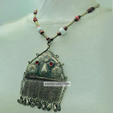 Load image into Gallery viewer, Wooden Beaded Necklace With Dangling Pendant
