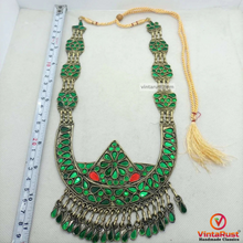 Load image into Gallery viewer, Glass Stones Pendant Necklace With Dangling Tassels

