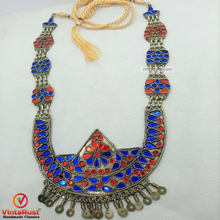Load image into Gallery viewer, Glass Stones Pendant Necklace With Dangling Tassels

