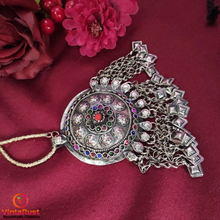 Load image into Gallery viewer, Traditional Metal Round Long Necklace
