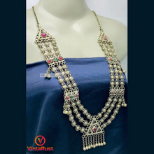 Load image into Gallery viewer, Silver Kuchi Pendant Necklace With Glass Stones
