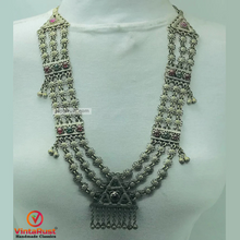 Load image into Gallery viewer, Silver Kuchi Pendant Necklace With Glass Stones
