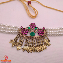 Load image into Gallery viewer, Antique Choker Necklace Three Flower With Pearls
