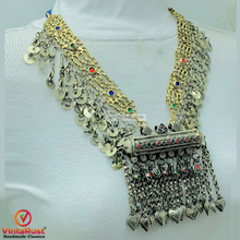 Load image into Gallery viewer, Vintage Big Pendant Necklace With Dangling Tassels
