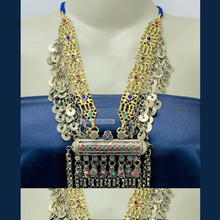 Load image into Gallery viewer, Vintage Big Pendant Necklace With Dangling Tassels
