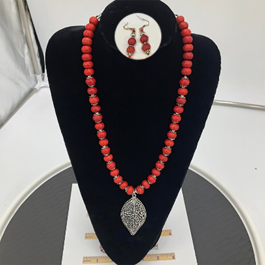 Reddish Leaf Shape Pendant Necklace And Earrings Set
