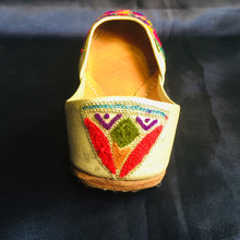 Load image into Gallery viewer, Traditional Handmade Multicolor Wedding khussa
