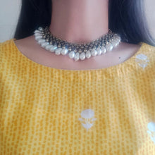 Load image into Gallery viewer, Statement Collar Choker Necklace With Pearls
