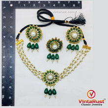 Load image into Gallery viewer, Green Stone and White Pearls Jewelry Set
