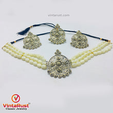 Load image into Gallery viewer, Handmade Beaded Jewelry Set With Golden Metal Motif
