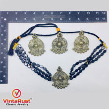 Load image into Gallery viewer, Handmade Beaded Jewelry Set With Golden Metal Motif
