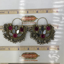 Load image into Gallery viewer,  Pink and White Glass Stone Kuchi Earrings
