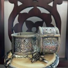 Load image into Gallery viewer, Tribal Cuff  Kuchi Jewelry Set
