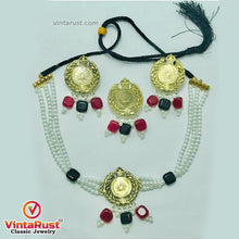 Load image into Gallery viewer, Pearls Beaded Jewelry Set With Motif and Glass Stones
