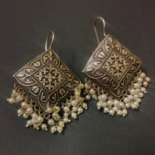 Load image into Gallery viewer, Silver Tone Earrings With Small Pearls
