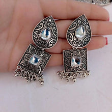 Load image into Gallery viewer, Silver Tribal Mirror Jewelry Set With Small Bells
