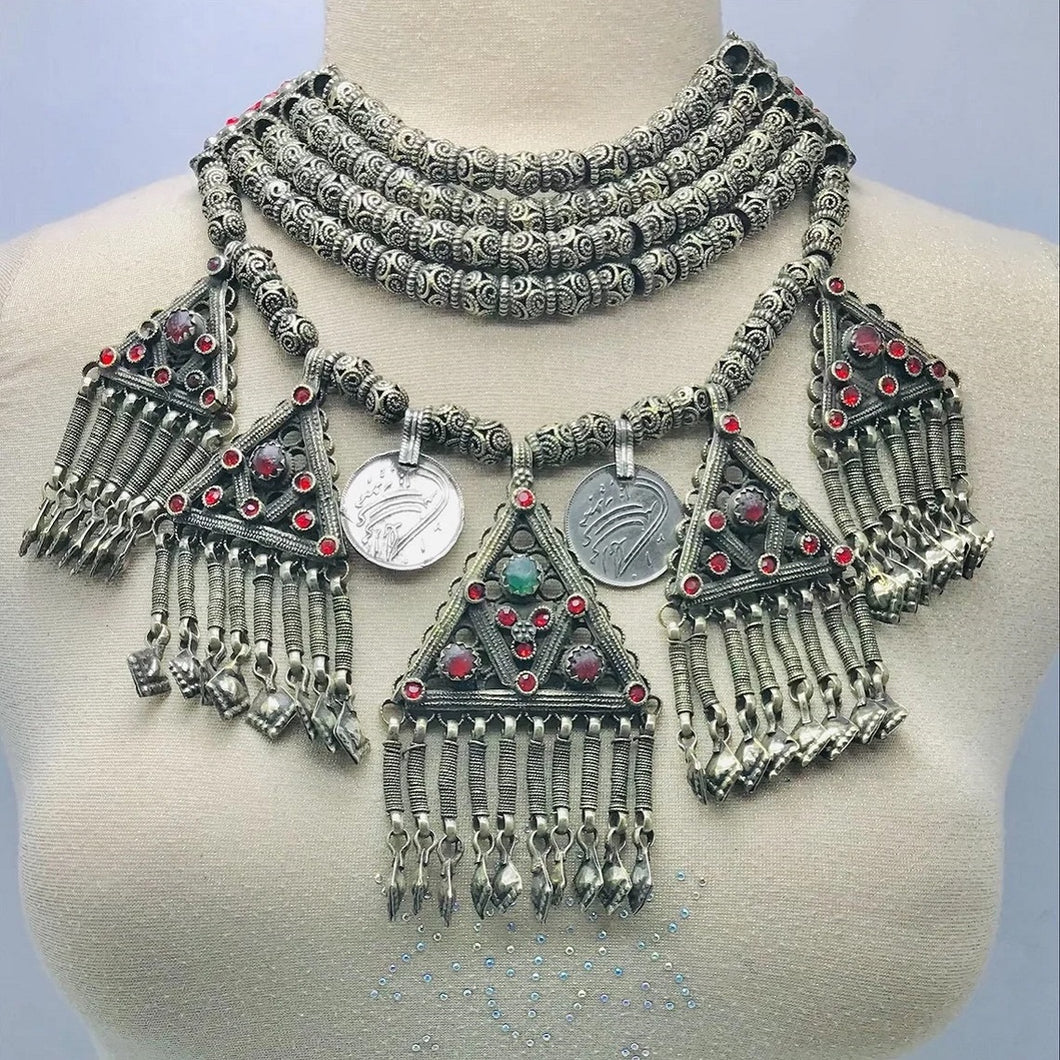 Beaded Multilayers Necklace With Dangling Pendants