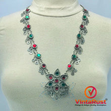 Load image into Gallery viewer, Tribal Pendant Necklace With Red and Green Glass Stone
