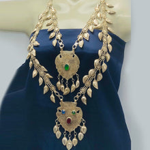Load image into Gallery viewer, Vintage Bib Necklace
